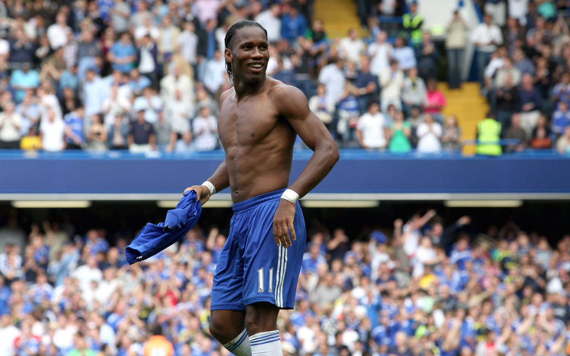 “华金·托比利亚的进攻威胁与防守能力，成就阿根廷美洲狮队的全能防线”